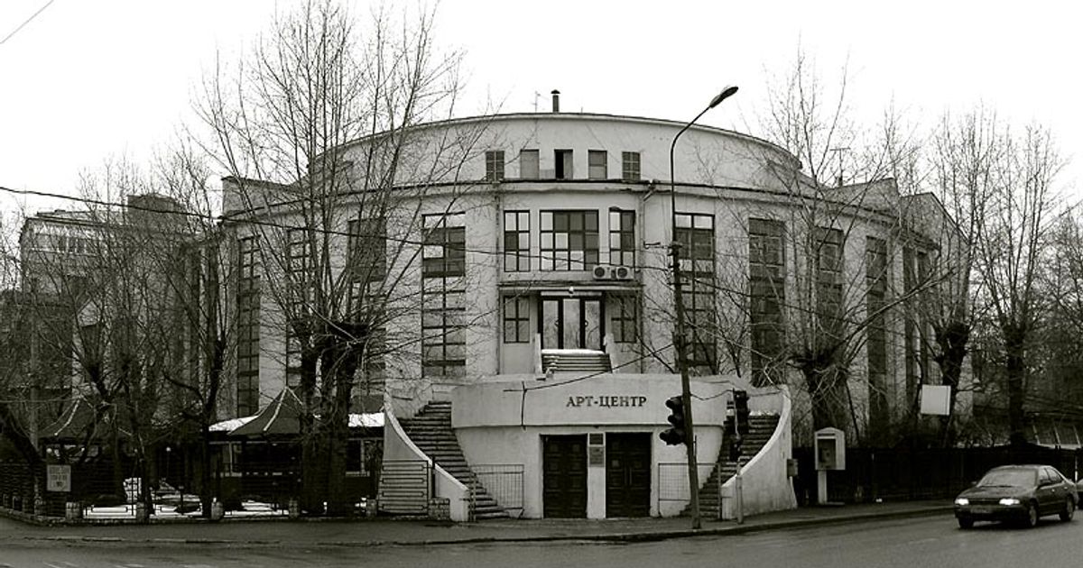 Chiroyli kokrakli qizning yalangoch fotosuratlari