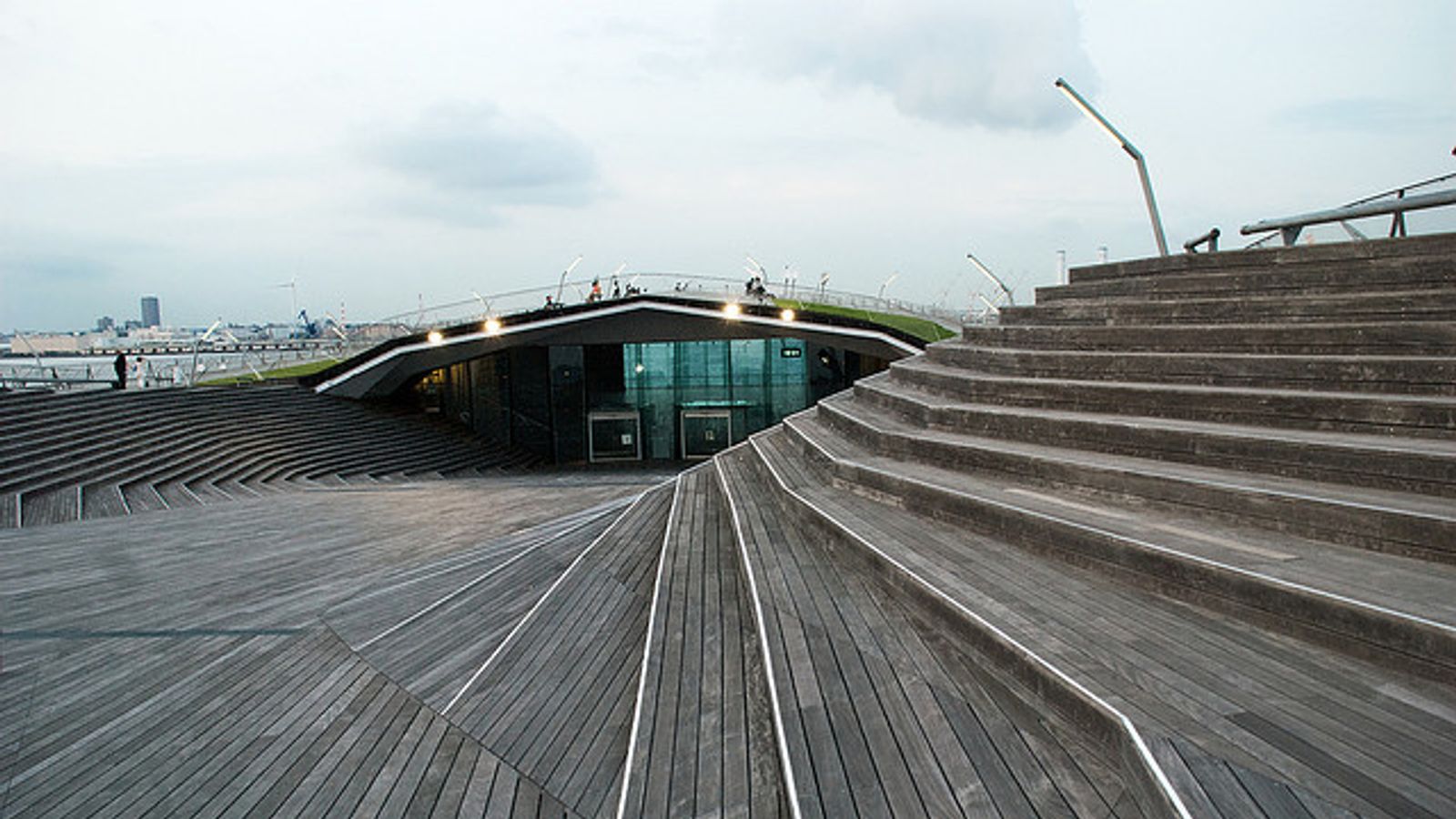 Yokohama Port Terminal | Architectuul