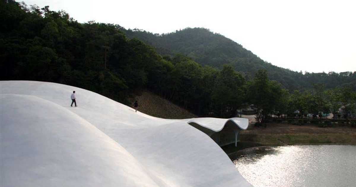 Municipal Funeral Hall in Kakamigahara | Architectuul
