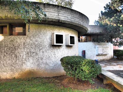 Little Rounded Library | Architectuul