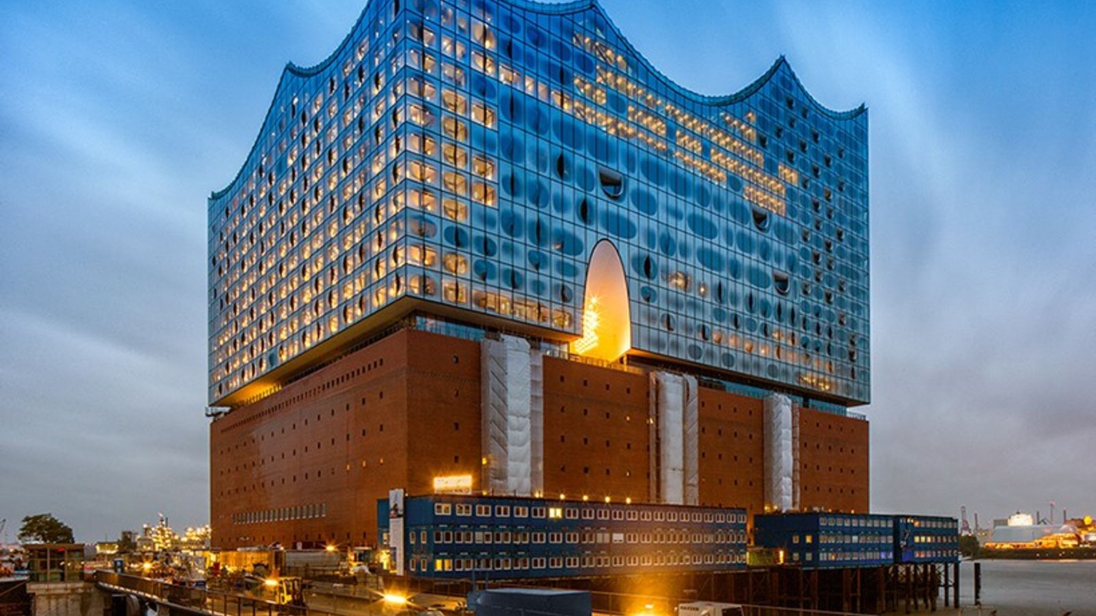 ELBPHILHARMONIE ヘルツォーグ& de ムーロン Experience the sound architecture of the Elbphilharmonie!