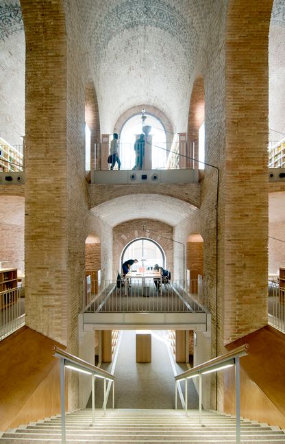 Les Aigues Library | Architectuul