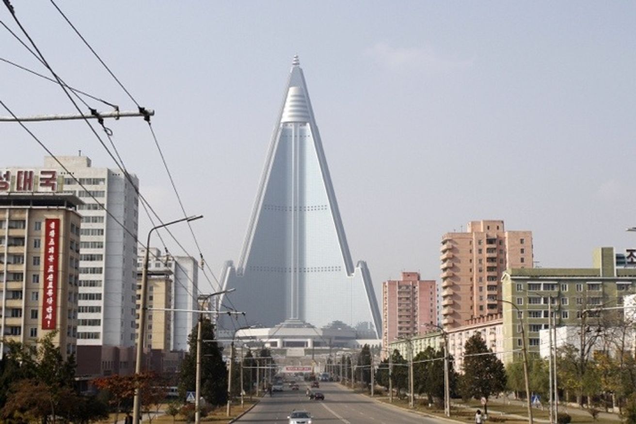 ryugyong hotel completed