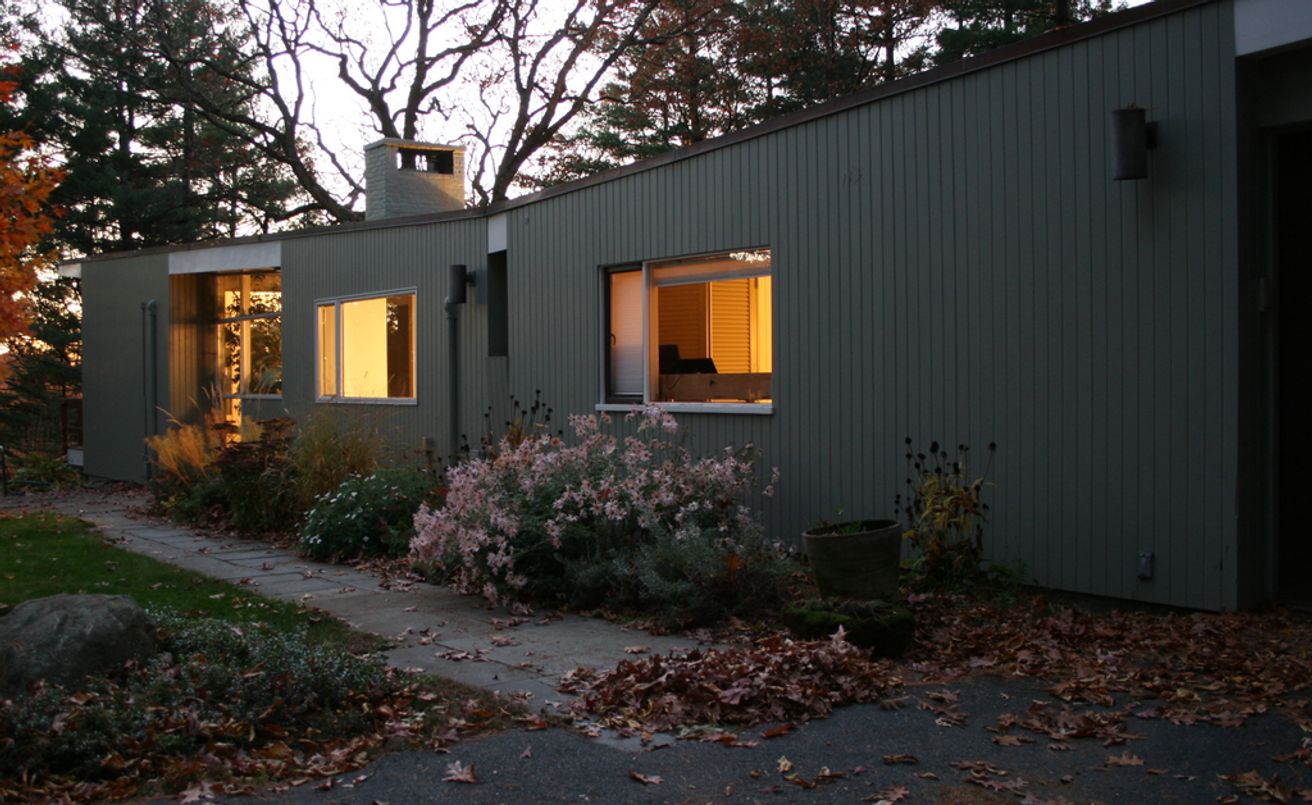 a*y様 house on the hill Amazon.com: House on the Hill: Remastered & Expanded Edition