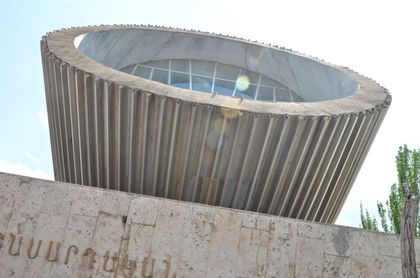 Yeritasardakan Metro Station