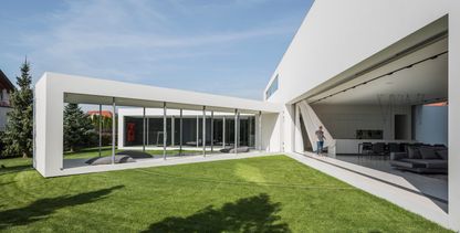 Quandrangular Hiuse Quadrant House | Architectuul